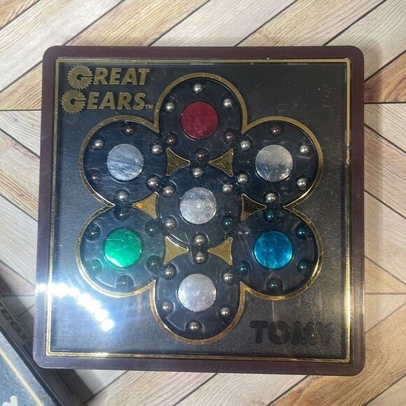 Great Gears Puzzle Game by Tomy - Picture 3 of 12
